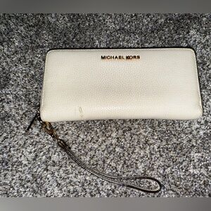 Michael Kors beige large jet set wallet